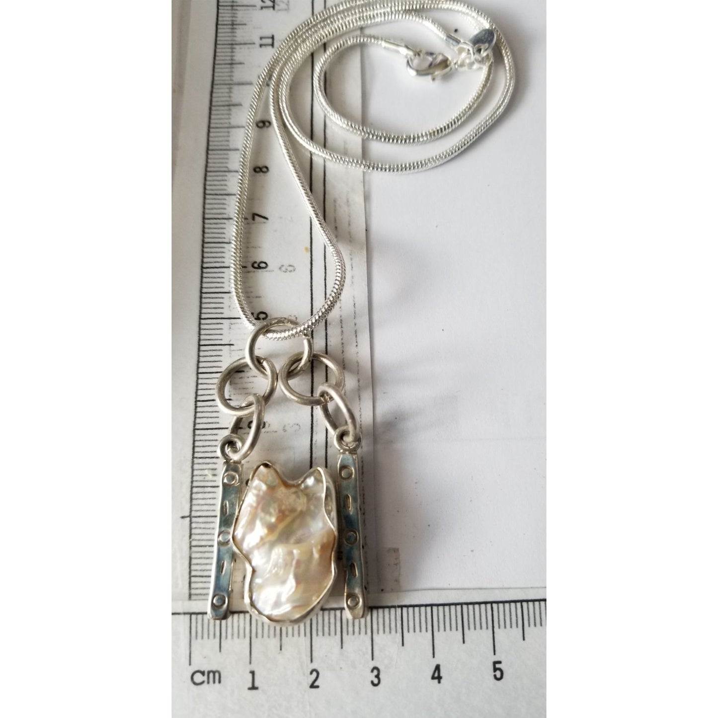 Necklace Baroque Pearls  2.5 cm x 1.5 cm 18" Chain 13.1 gr  Pendant 5 cm x 3 cm  P00005  Bin 1