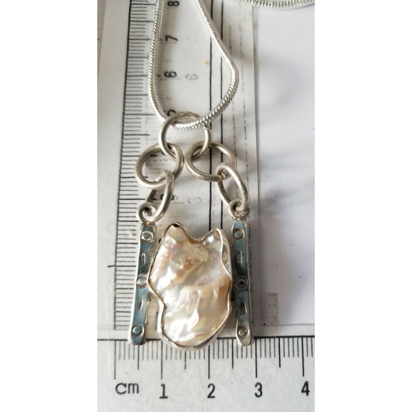 Necklace Baroque Pearls  2.5 cm x 1.5 cm 18" Chain 13.1 gr  Pendant 5 cm x 3 cm  P00005  Bin 1