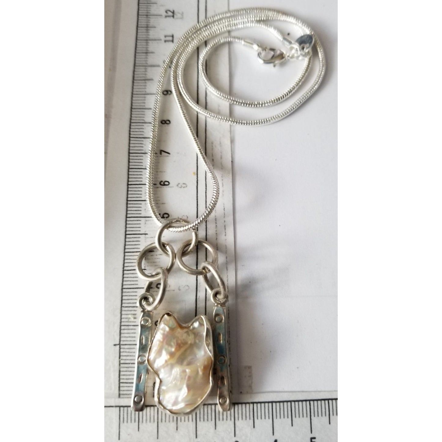 Necklace Baroque Pearls  2.5 cm x 1.5 cm 18" Chain 13.1 gr  Pendant 5 cm x 3 cm  P00005  Bin 1