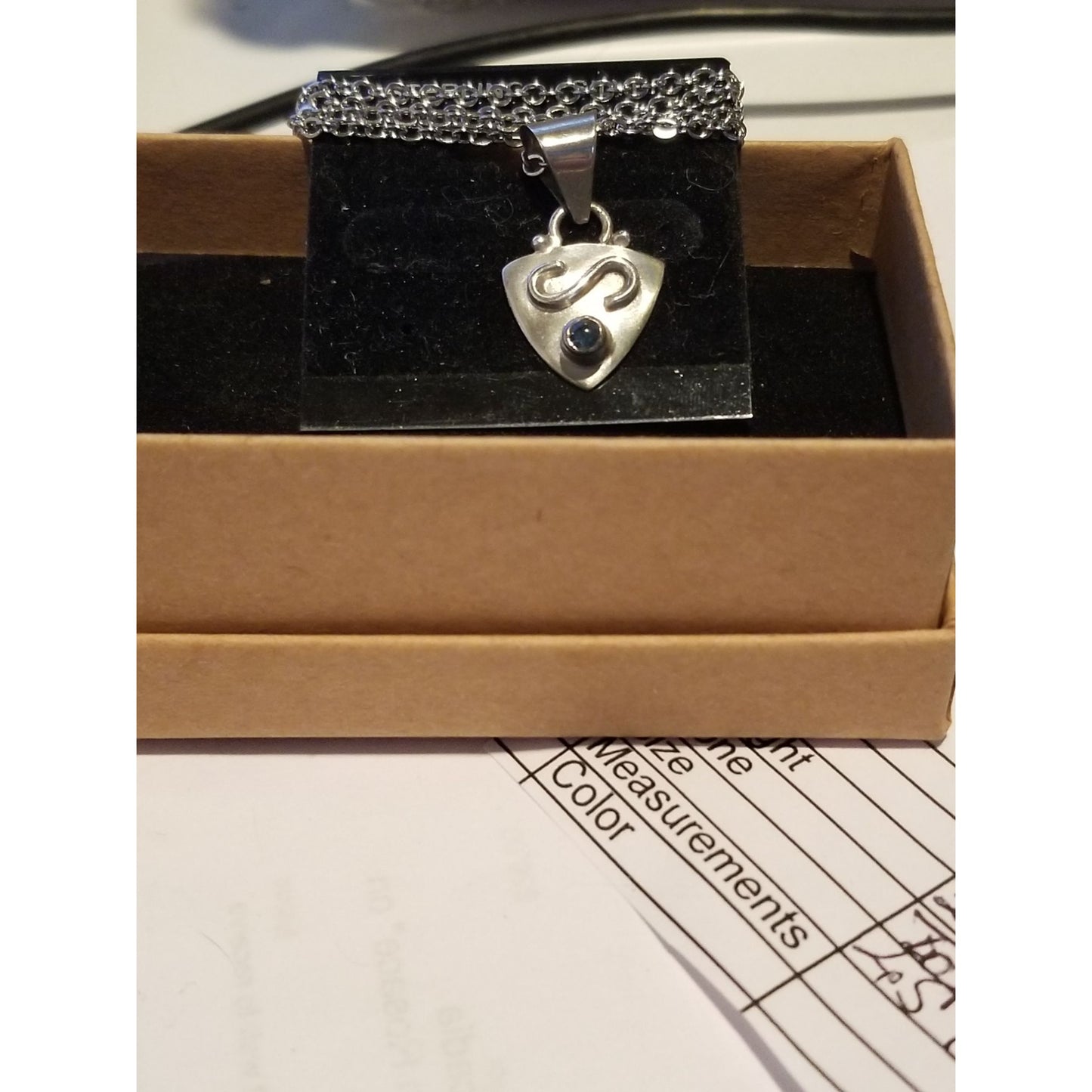Necklace Silver Topaz Triangle  4. gr 20 ct  1.5 cm  x 2.5 cm  14" chain Blue