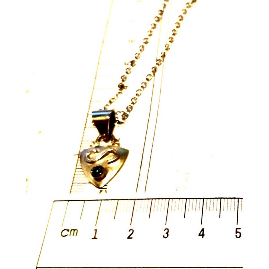 Necklace Silver Topaz Triangle  4. gr 20 ct  1.5 cm  x 2.5 cm  14" chain Blue