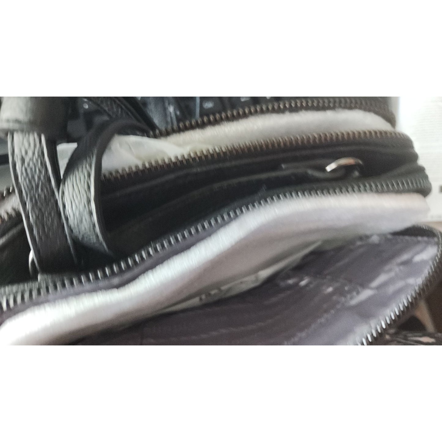 Purse Bag Simply Vera Wang Black Crossbody 50" Strap 8" x 5" x  3"    2 Zip Sections Card slots Pocket