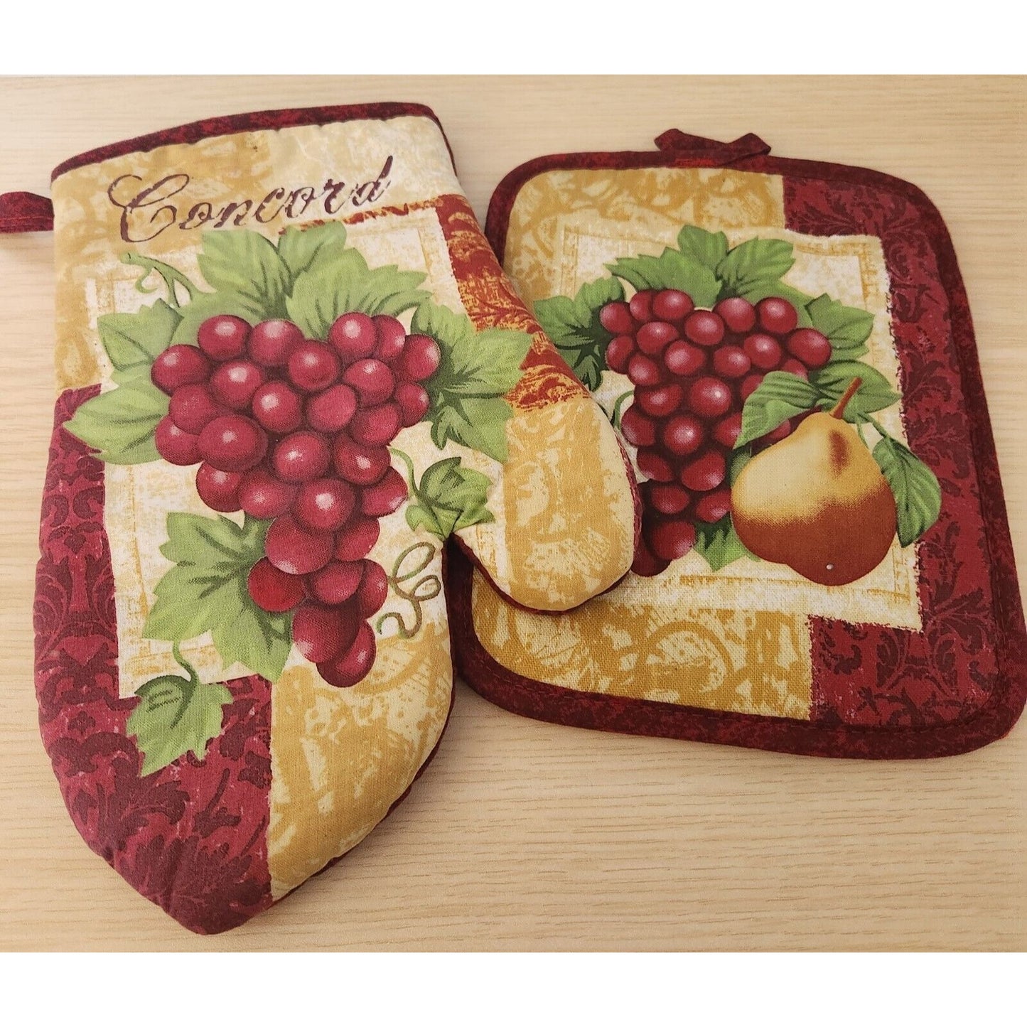 Kitchen Towel 2 Piece Set Concord Grape 1 Pot Holders, 1 Oven Mitt