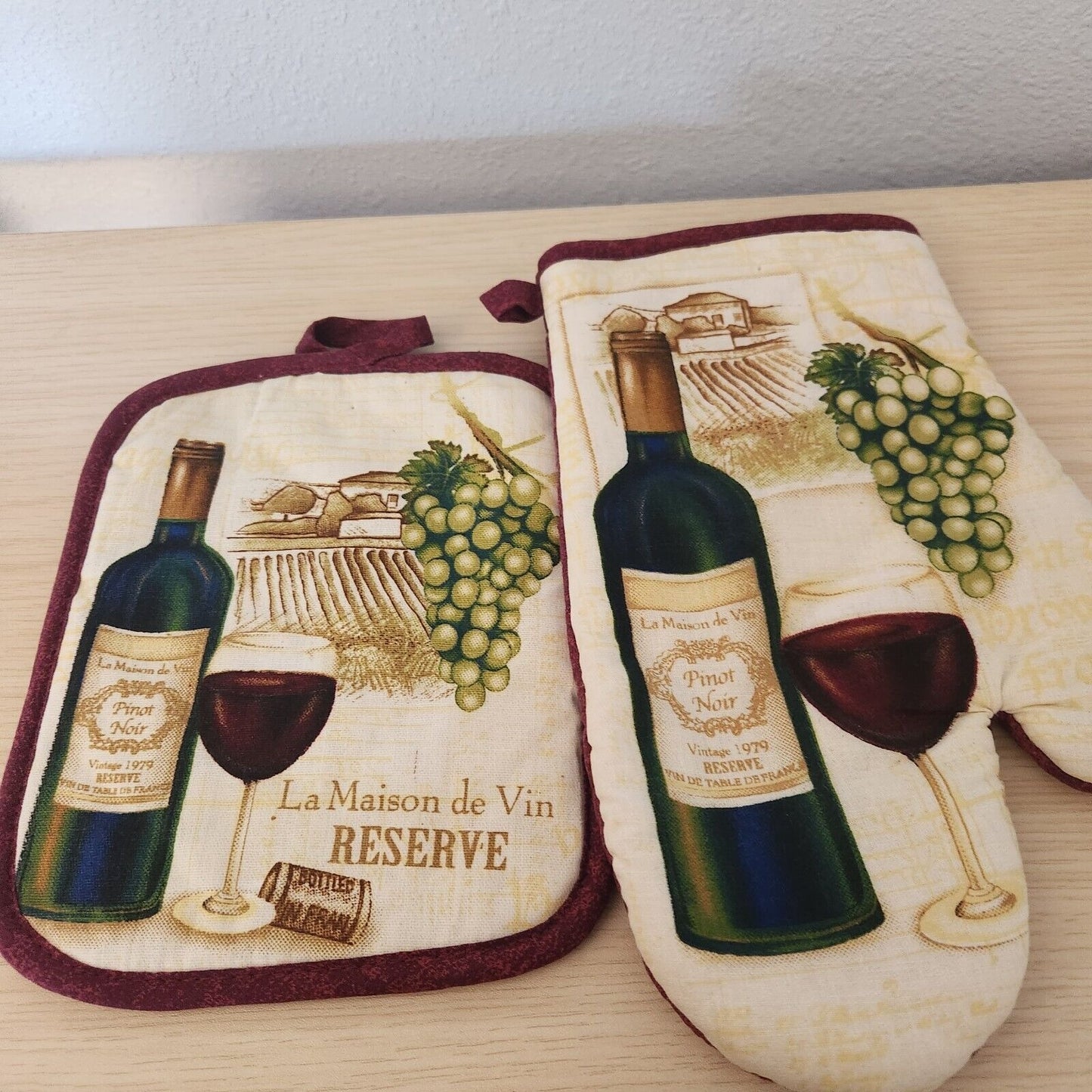 Kitchen Towel 2 Piece Set Wine Tasting  1 Pot Holders, 1 Oven Mitt