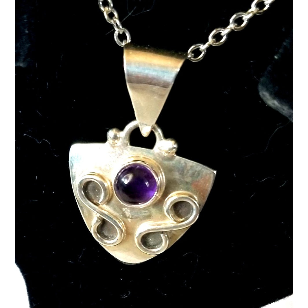 Necklace Silver Garnet  6  gr 230 ct  3 cm  x 3 cm  16" chain
