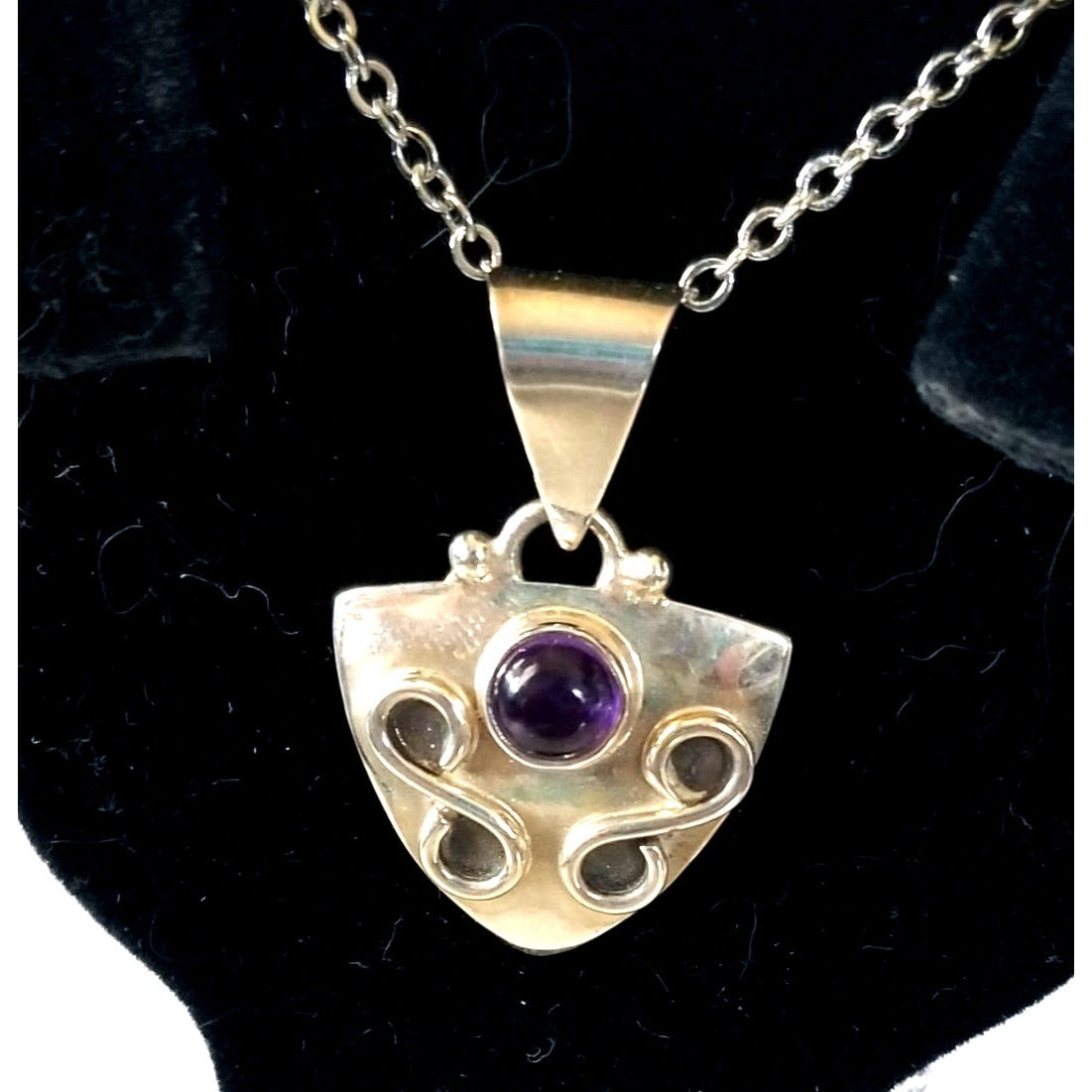 Necklace Silver Garnet  6  gr 230 ct  3 cm  x 3 cm  16" chain