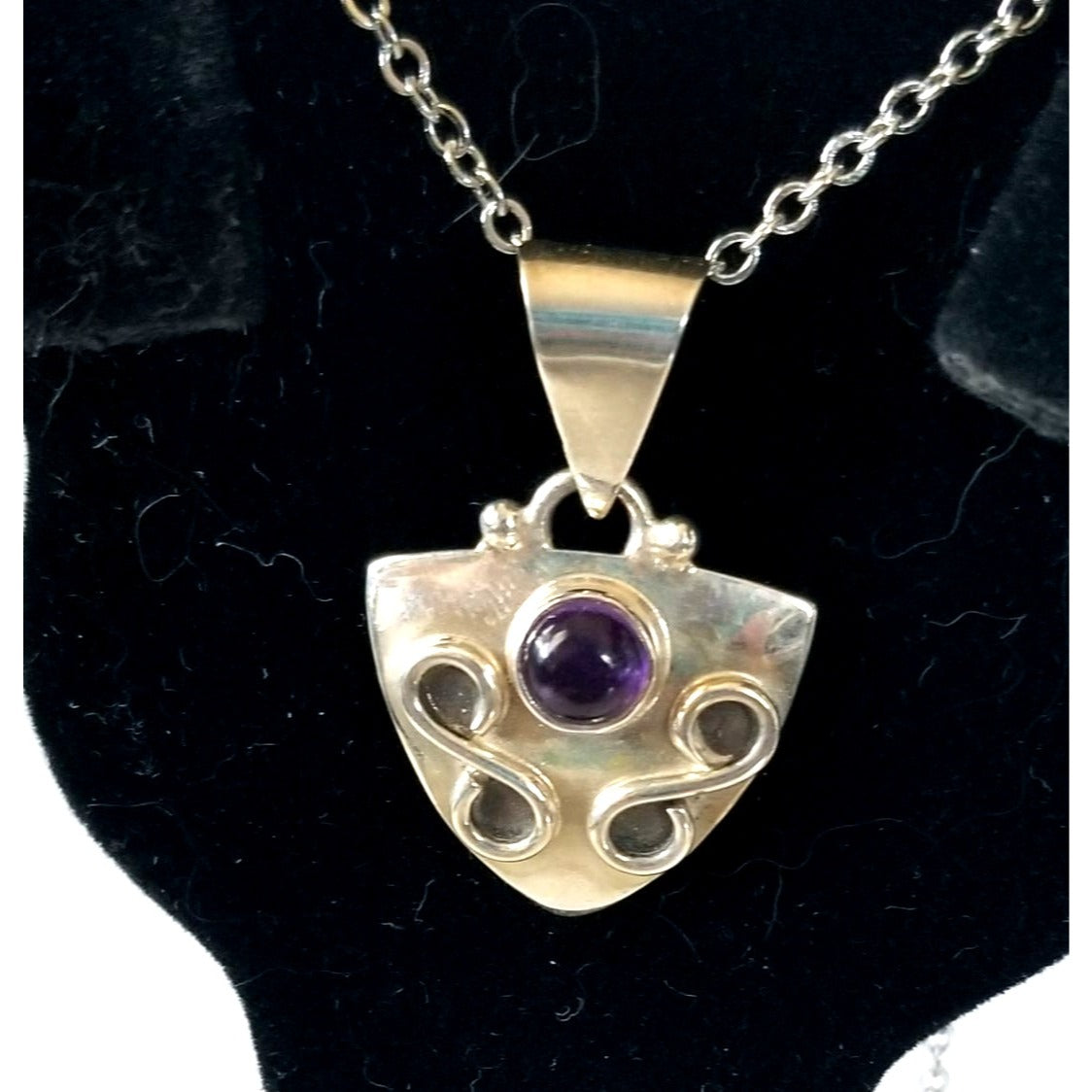 Necklace Silver Garnet  6  gr 230 ct  3 cm  x 3 cm  16" chain