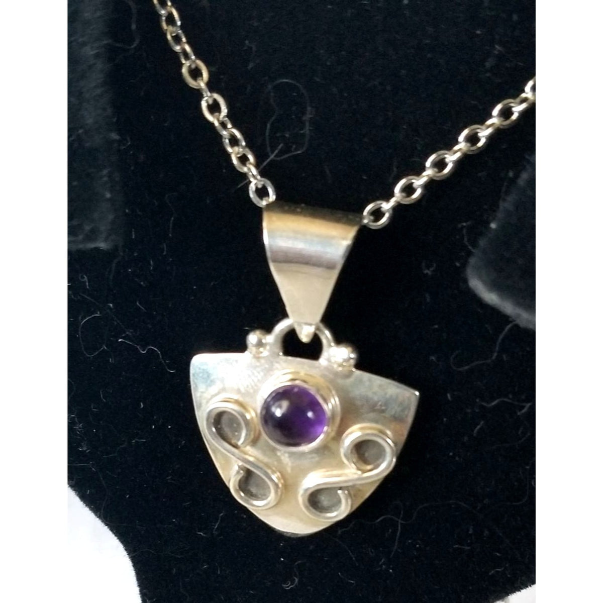 Necklace Silver Garnet  6  gr 230 ct  3 cm  x 3 cm  16" chain