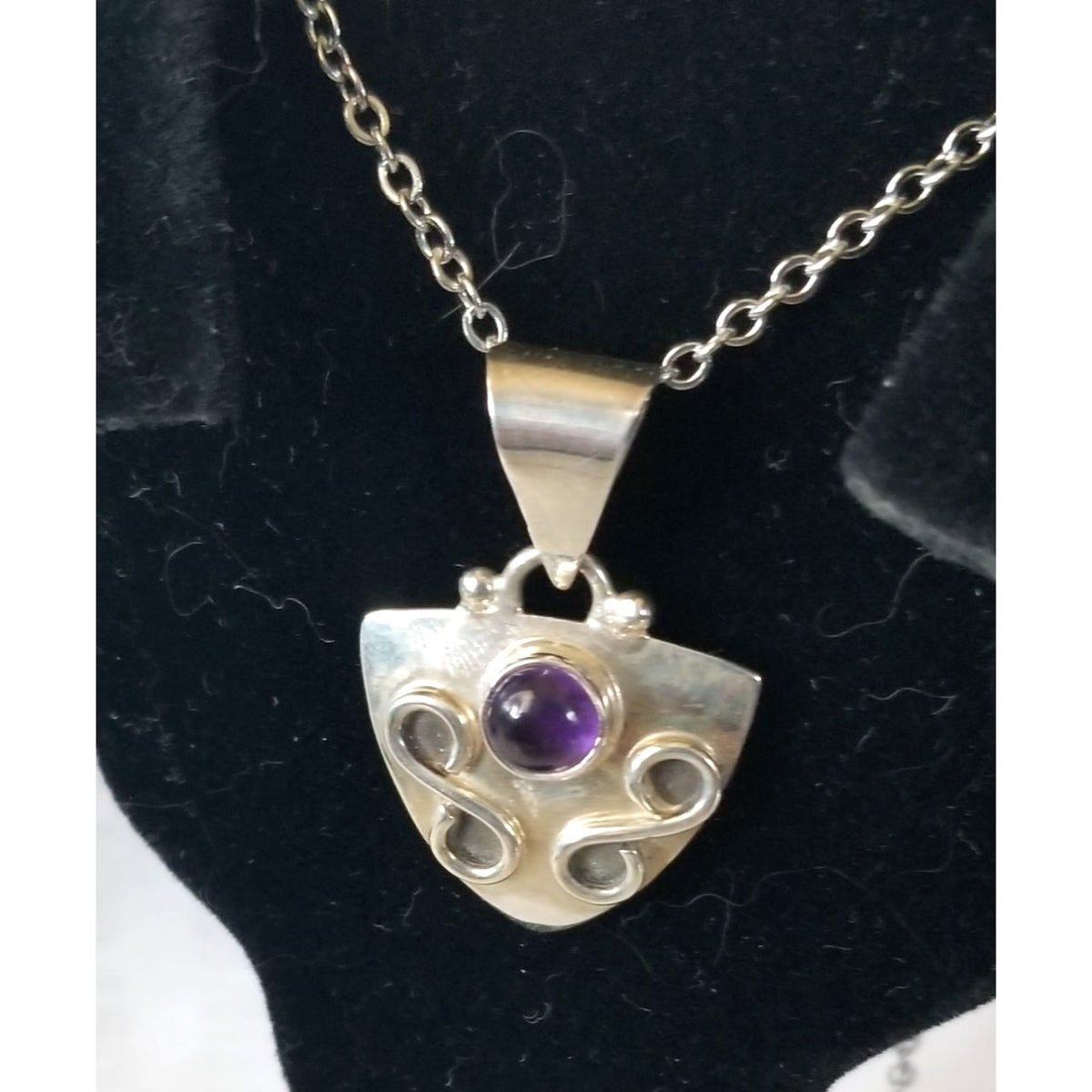 Necklace Silver Garnet  6  gr 230 ct  3 cm  x 3 cm  16" chain
