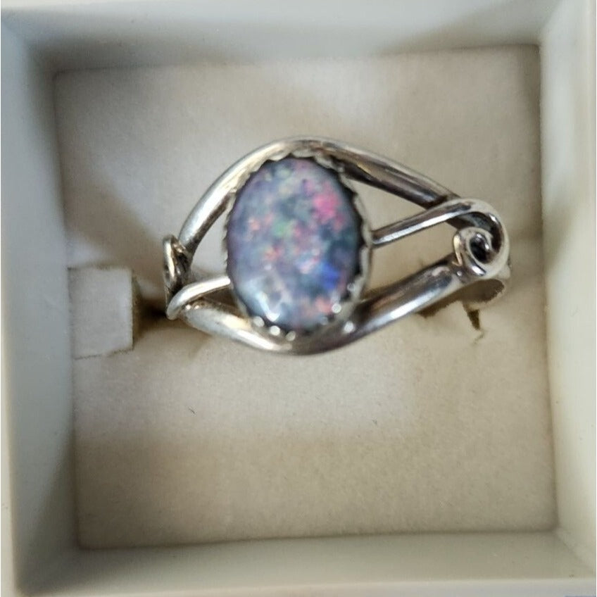 Ring Australian Opal  Red Blue Green  Size 91/2  3 gr 1.5 cm x 1 cm Opal 15 mm x 10 mm  Jerry Fran Harr