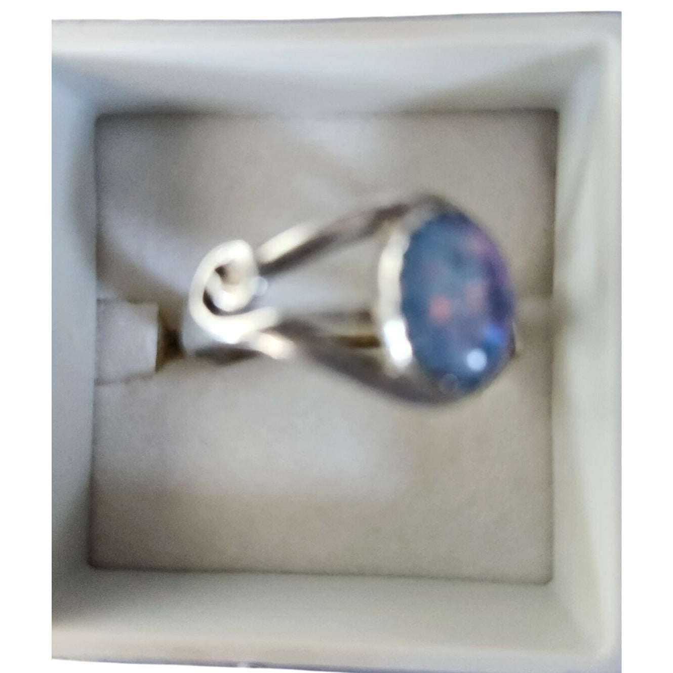 Ring Australian Opal  Red Blue Green  Size 91/2  3 gr 1.5 cm x 1 cm Opal 15 mm x 10 mm  Jerry Fran Harr