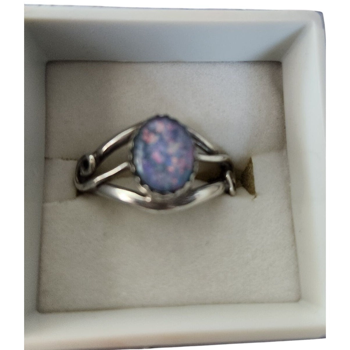 Ring Australian Opal  Red Blue Green  Size 91/2  3 gr 1.5 cm x 1 cm Opal 15 mm x 10 mm  Jerry Fran Harr