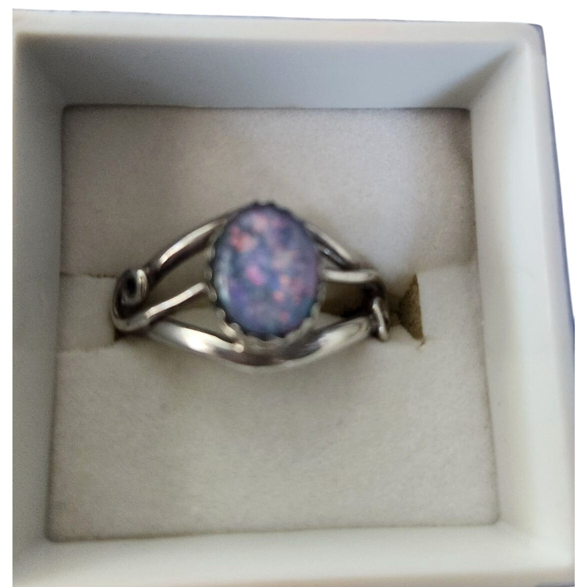 Ring Australian Opal  Red Blue Green  Size 91/2  3 gr 1.5 cm x 1 cm Opal 15 mm x 10 mm  Jerry Fran Harr