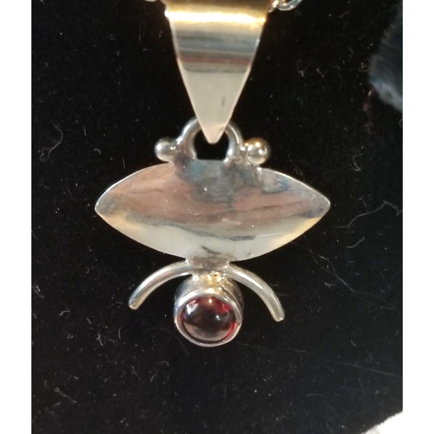 Necklace Silver Garnet  Oval  4.3 gr 21.5 ct  2 cm  x 2.5 cm  14" chain