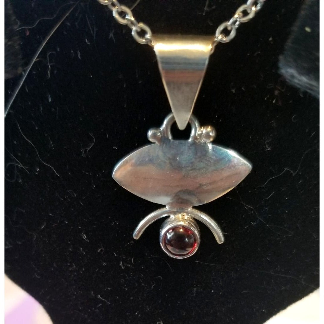 Necklace Silver Garnet  Oval  4.3 gr 21.5 ct  2 cm  x 2.5 cm  14" chain