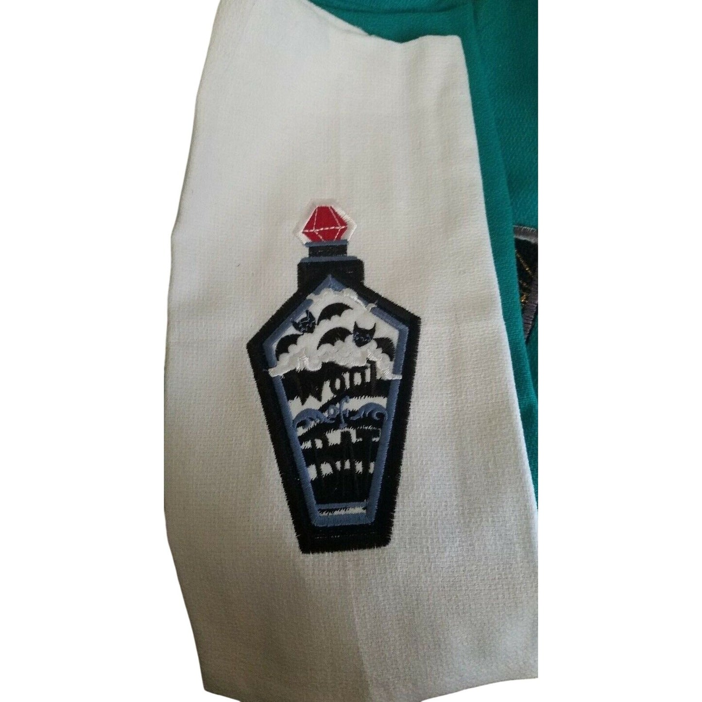 Kitchen Towels  Embroidered set of 2  Bats 1 White  1 Green 16" x 21"