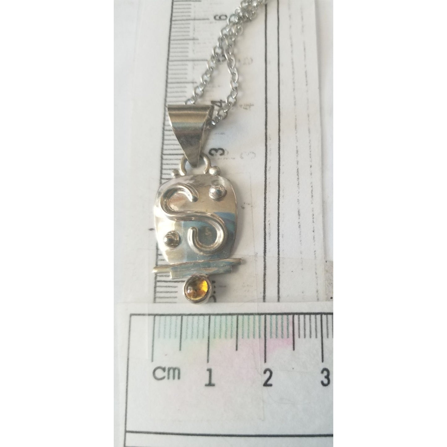 Necklace Silver Amber Triangle   5.7  gr 28.5 ct  1.5 cm  x  4 cm  16" chain Amber