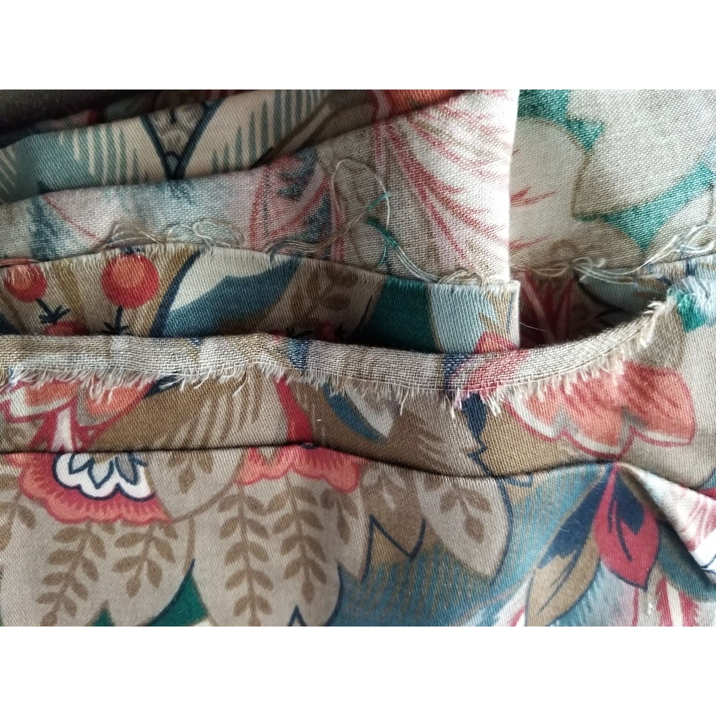 Material Preshrunk Teflon Screen Print 3 Yards 60" wide Big Flowers Brown Red Green 1988