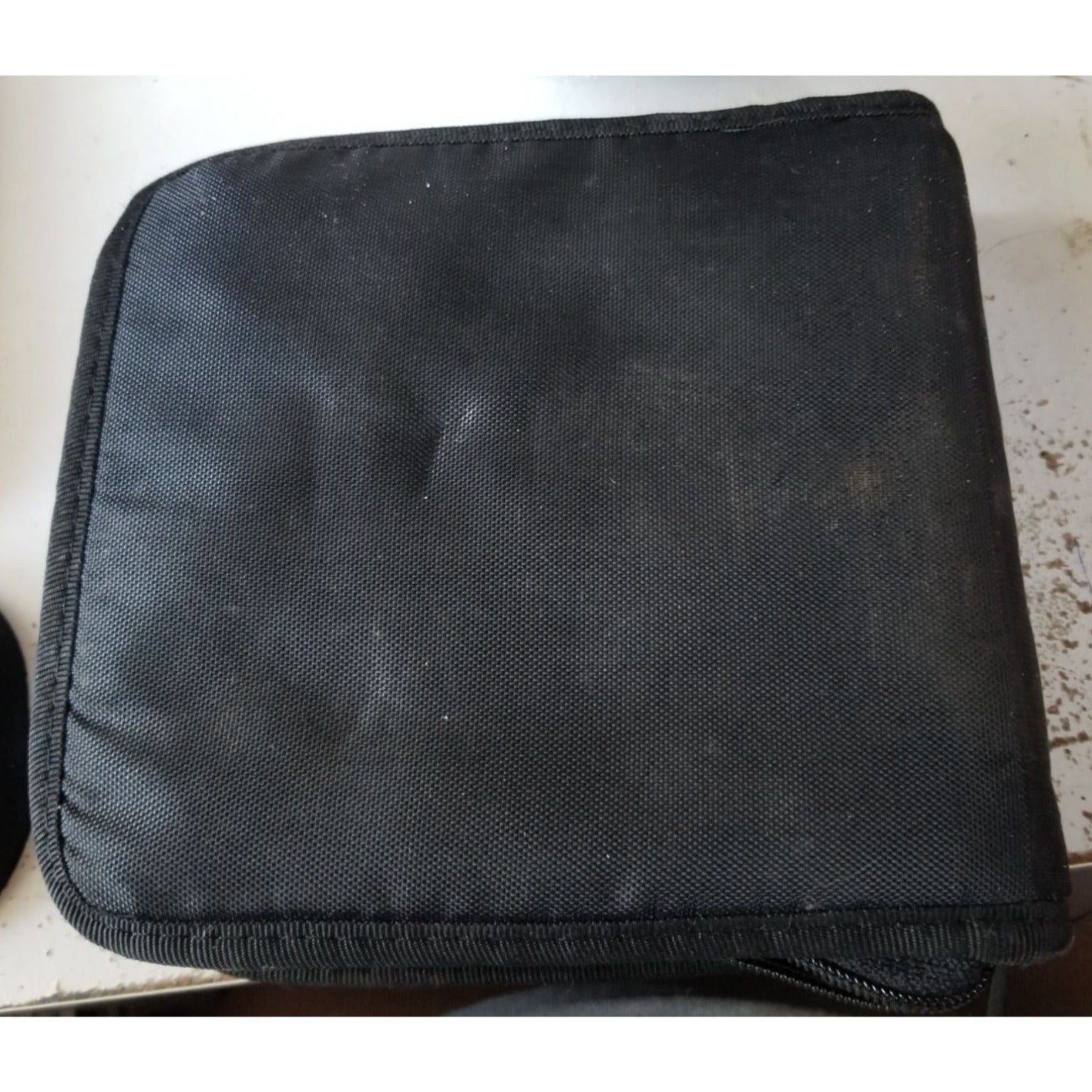 Case Logic 12-Capacity CD Visor This black nylon case is designed to fit on a car's sun viso