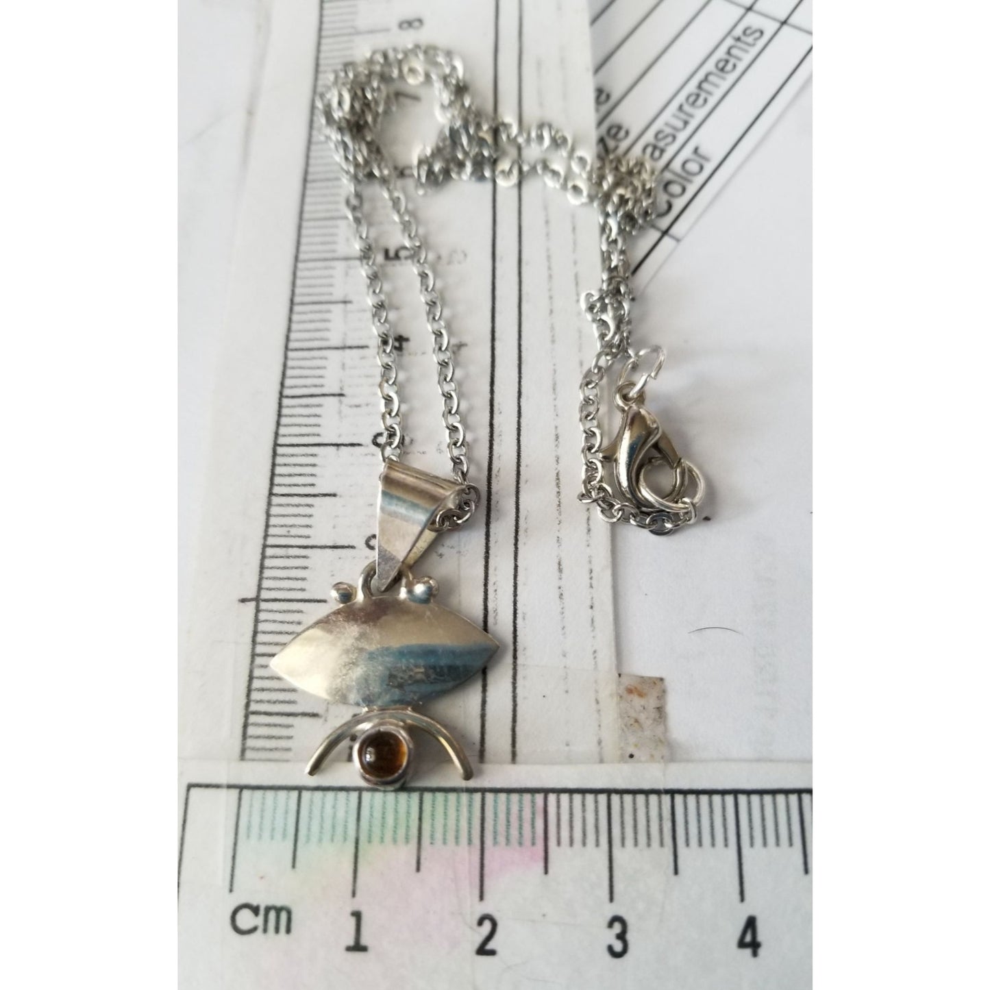Necklace Silver Amrthyst   Oval  4.6 gr 23 ct  2 cm  x 2.5 cm  14" chain Purple