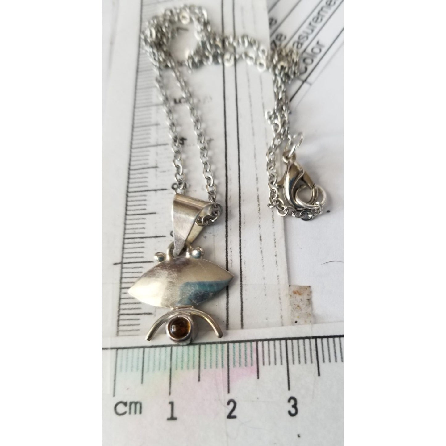 Necklace Silver Amrthyst   Oval  4.6 gr 23 ct  2 cm  x 2.5 cm  14" chain Purple