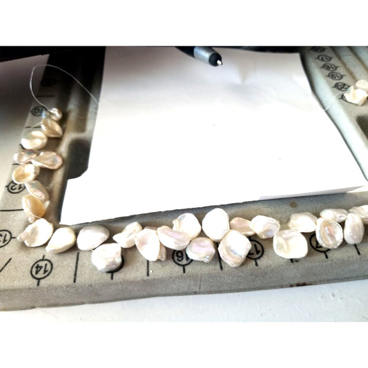 Loose Pearl Flat Round Chips  Bag 61 D  Bits 12 mm  Bin Pearl  51 Pcs 167.5  ct  33.5  gr 16"   Drilled  Freshwater Real Pearls