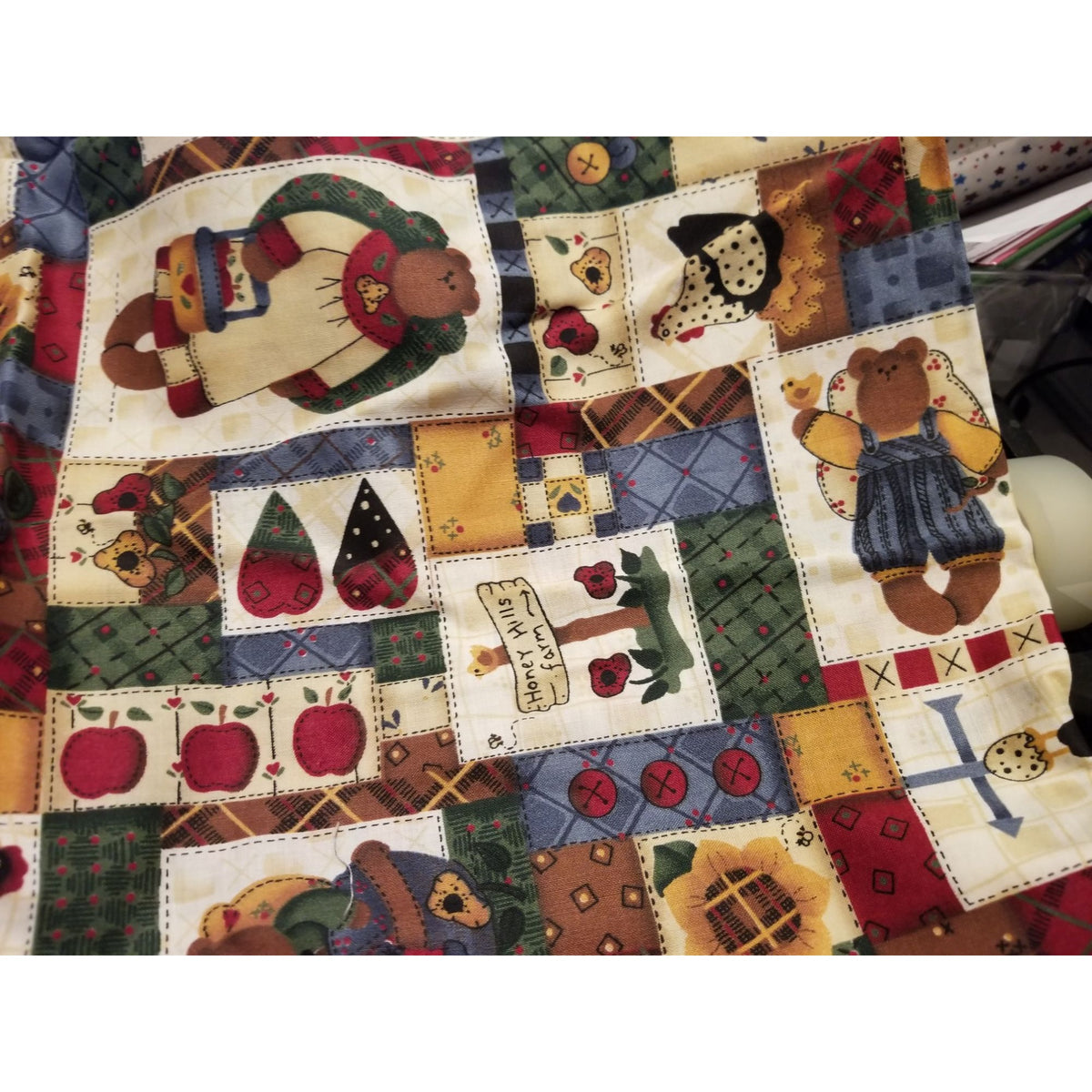 Material Cotton Cream Fabric Chicken Bears Hearts Apples Country Home Leslie Beck VIP Fabric 42" x  45" Cotton