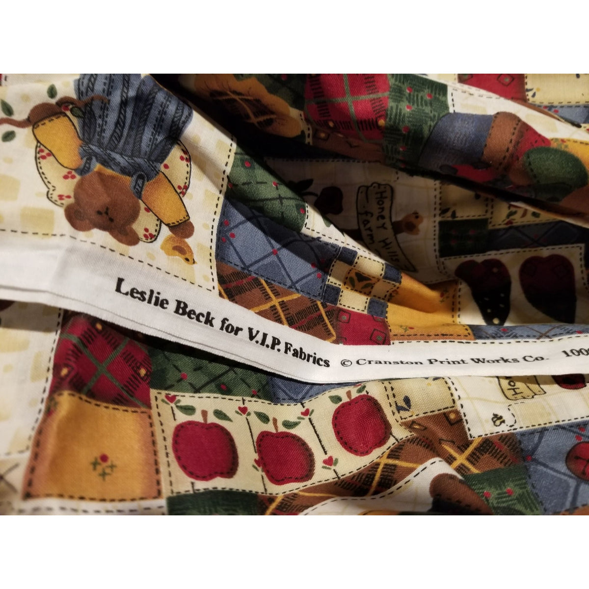 Material Cotton Cream Fabric Chicken Bears Hearts Apples Country Home Leslie Beck VIP Fabric 42" x  45" Cotton