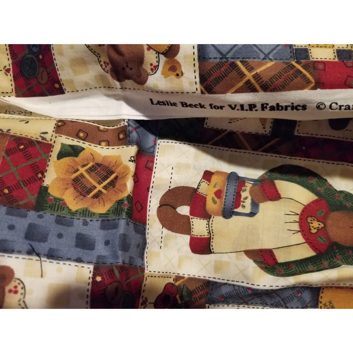 Material Cotton Cream Fabric Chicken Bears Hearts Apples Country Home Leslie Beck VIP Fabric 42" x  45" Cotton