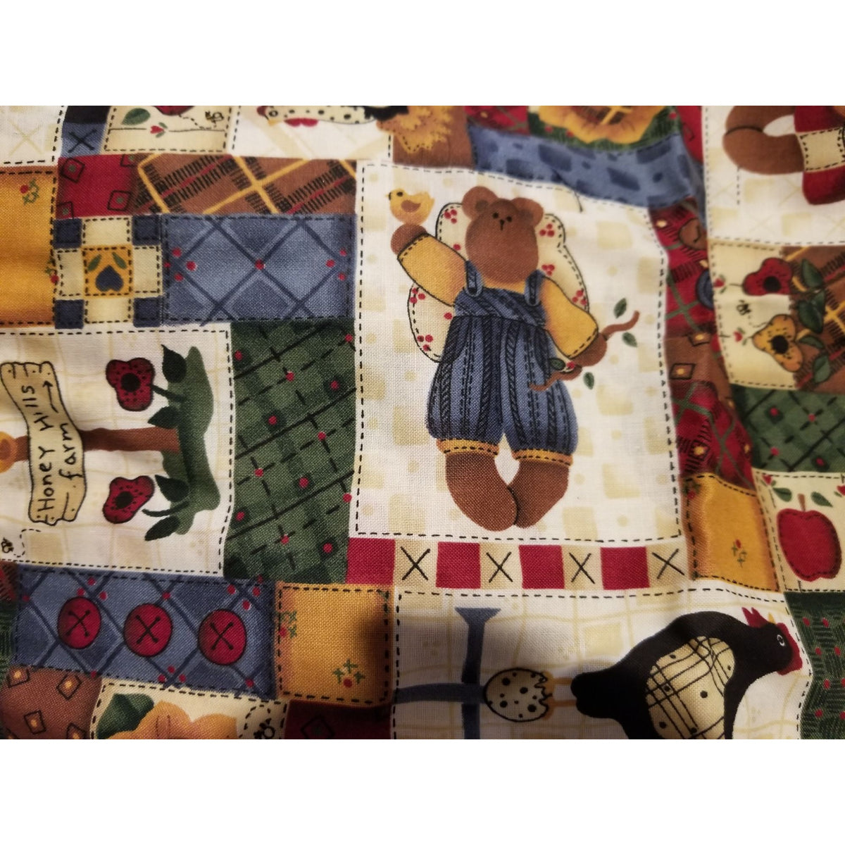 Material Cotton Cream Fabric Chicken Bears Hearts Apples Country Home Leslie Beck VIP Fabric 42" x  45" Cotton