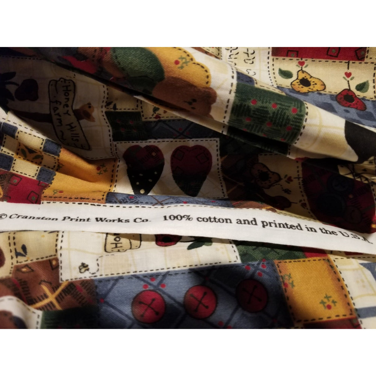 Material Cotton Cream Fabric Chicken Bears Hearts Apples Country Home Leslie Beck VIP Fabric 42" x  45" Cotton