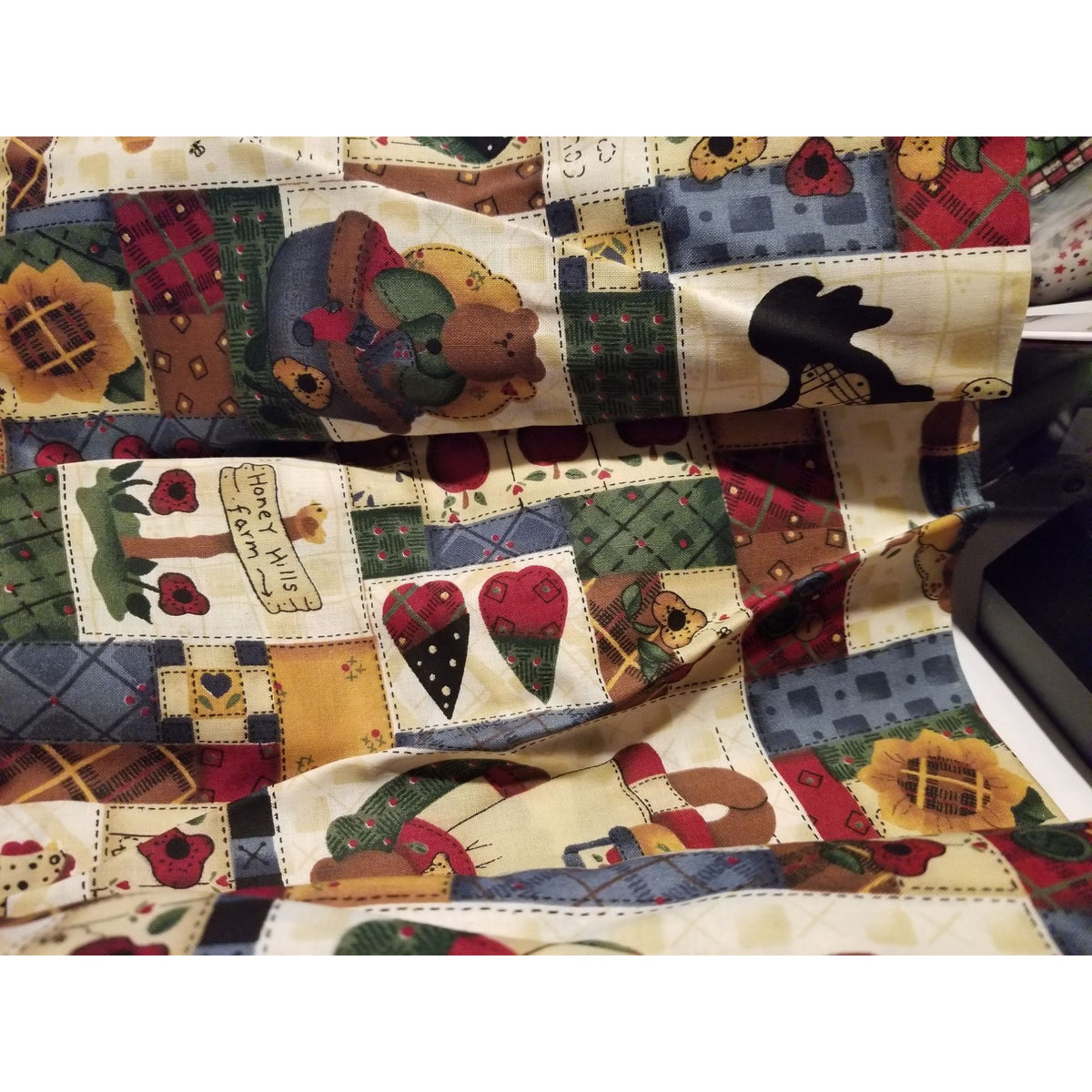 Material Cotton Cream Fabric Chicken Bears Hearts Apples Country Home Leslie Beck VIP Fabric 42" x  45" Cotton