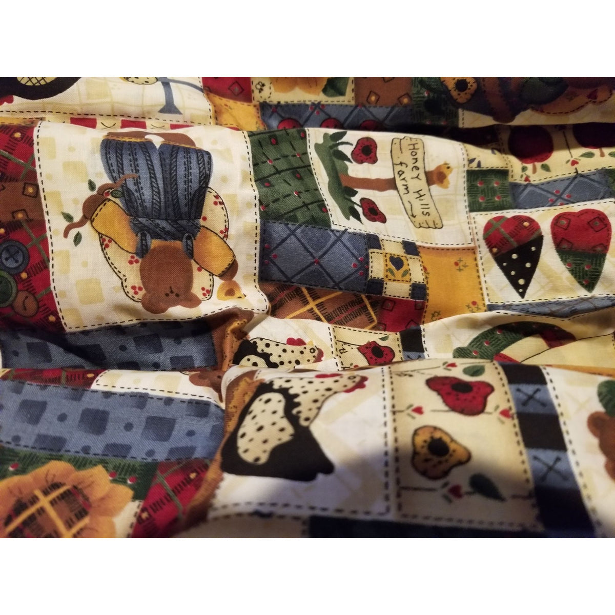Material Cotton Cream Fabric Chicken Bears Hearts Apples Country Home Leslie Beck VIP Fabric 42" x  45" Cotton