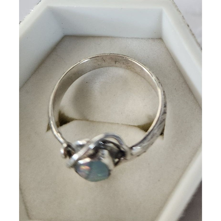 Ring Australian Opal Blue Green Red  Size 61/2  3.1gr 1.5 cm x 1 cm Opal 1 cm x 0.5 cm  Jerry Fran Harr  R00005