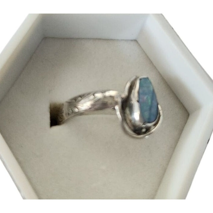 Ring Australian Opal Blue Green Red  Size 61/2  3.1gr 1.5 cm x 1 cm Opal 1 cm x 0.5 cm  Jerry Fran Harr  R00005