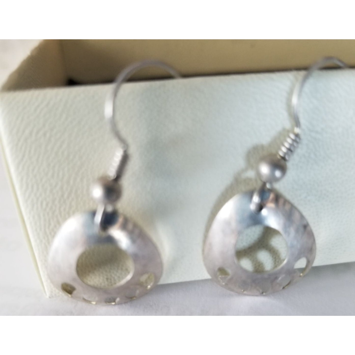 Earrings Silver 1.4 Gr  7  ct  1 cm  x 1.5  cm  Oval Paw print  Silver