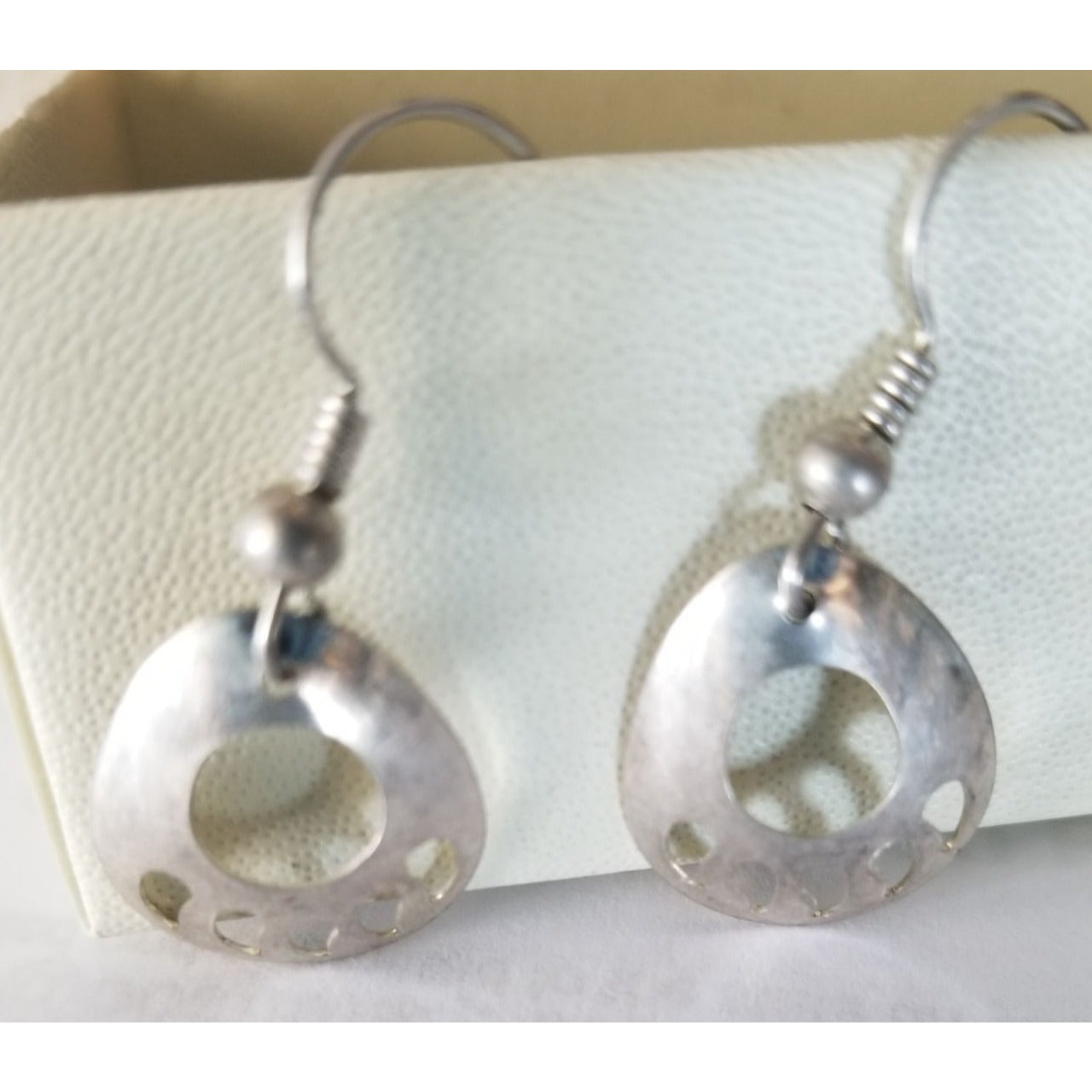 Earrings Silver 1.4 Gr  7  ct  1 cm  x 1.5  cm  Oval Paw print  Silver