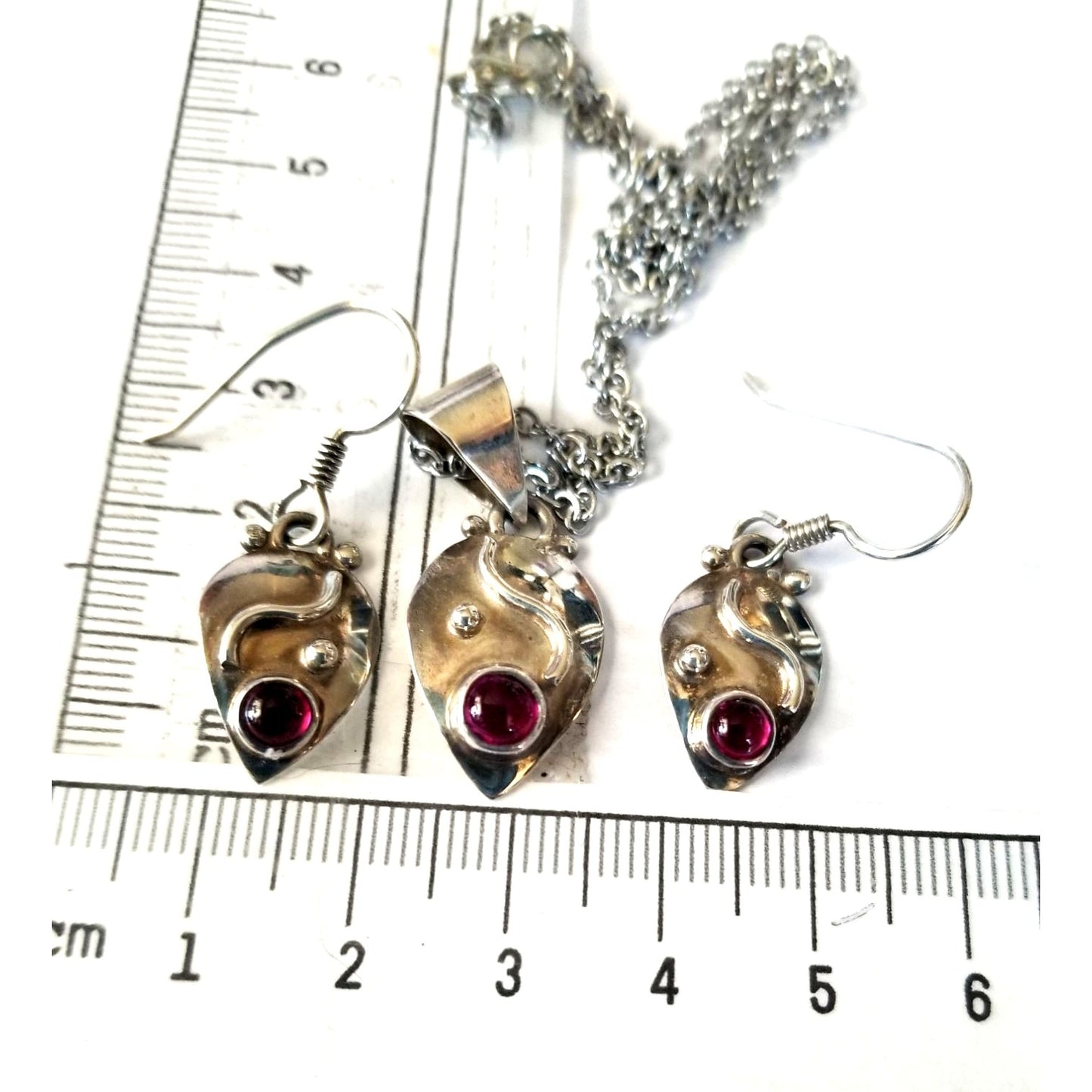 3 Pcs Garnet Earrings Necklace Silver  7.8 gr 39 ct 0.5 x 1 cm 1.5 cm  x 2 cm  18" chain