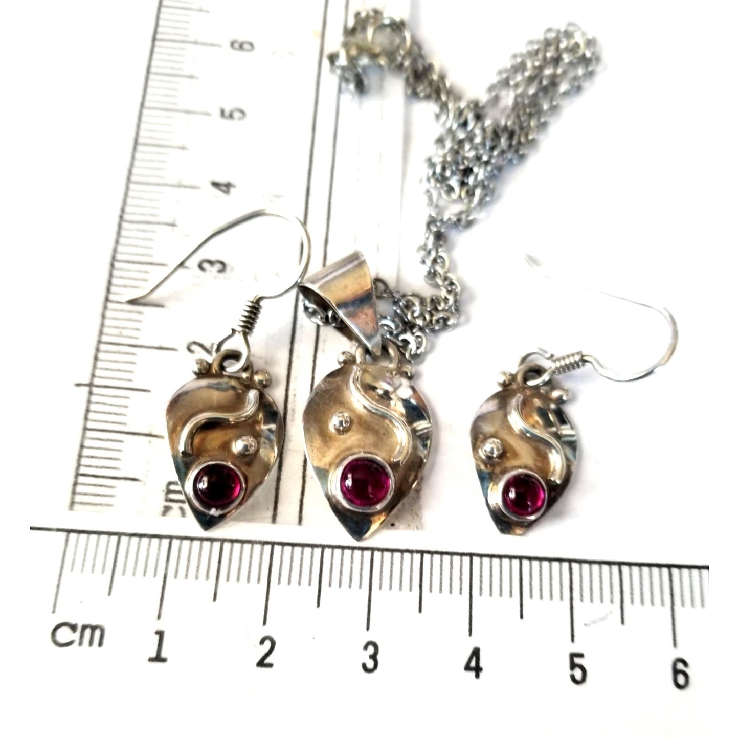 3 Pcs Garnet Earrings Necklace Silver  7.8 gr 39 ct 0.5 x 1 cm 1.5 cm  x 2 cm  18" chain