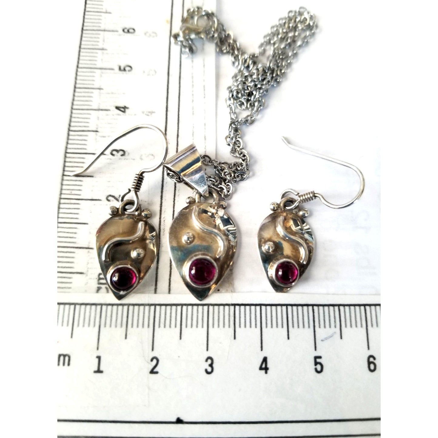 3 Pcs Garnet Earrings Necklace Silver  7.8 gr 39 ct 0.5 x 1 cm 1.5 cm  x 2 cm  18" chain