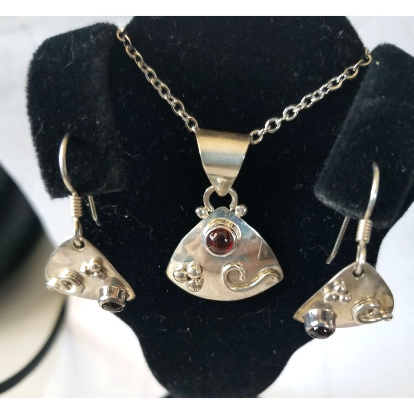 3 Pcs Garnet Earrings Necklace Silver  9.6 gr 48 ct 3.5 x 3 cm 1.5 cm  x 2 cm  18" chain