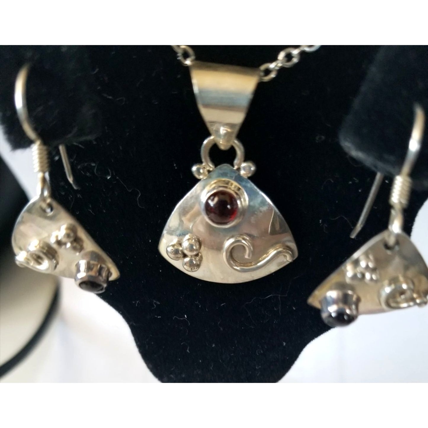 3 Pcs Garnet Earrings Necklace Silver  9.6 gr 48 ct 3.5 x 3 cm 1.5 cm  x 2 cm  18" chain