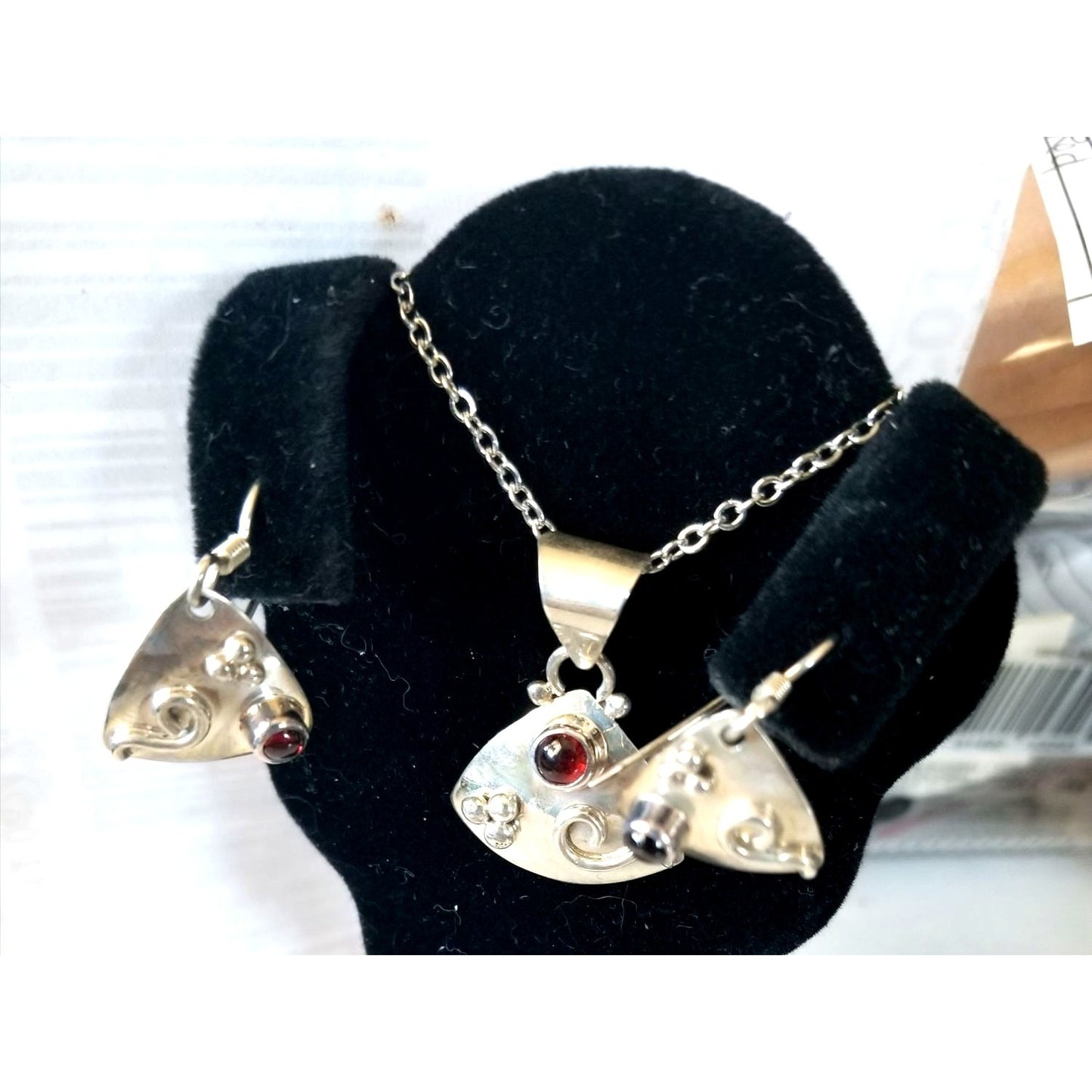 3 Pcs Garnet Earrings Necklace Silver  9.6 gr 48 ct 3.5 x 3 cm 1.5 cm  x 2 cm  18" chain