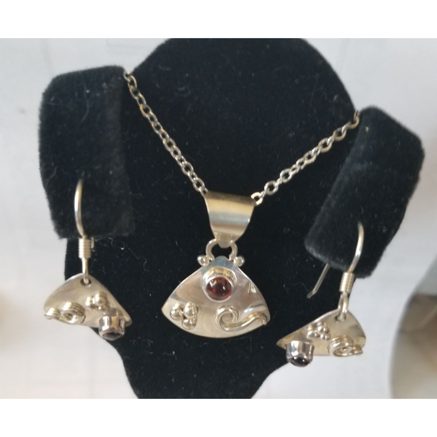 3 Pcs Garnet Earrings Necklace Silver  9.6 gr 48 ct 3.5 x 3 cm 1.5 cm  x 2 cm  18" chain