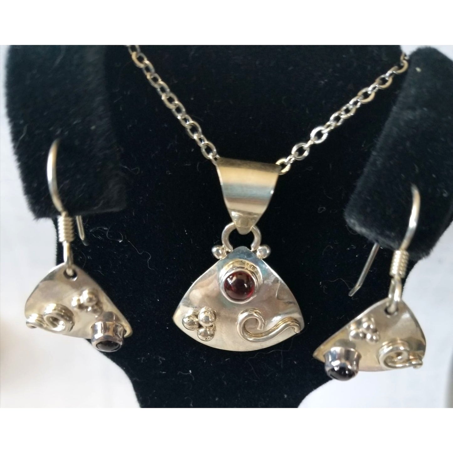 3 Pcs Garnet Earrings Necklace Silver  9.6 gr 48 ct 3.5 x 3 cm 1.5 cm  x 2 cm  18" chain