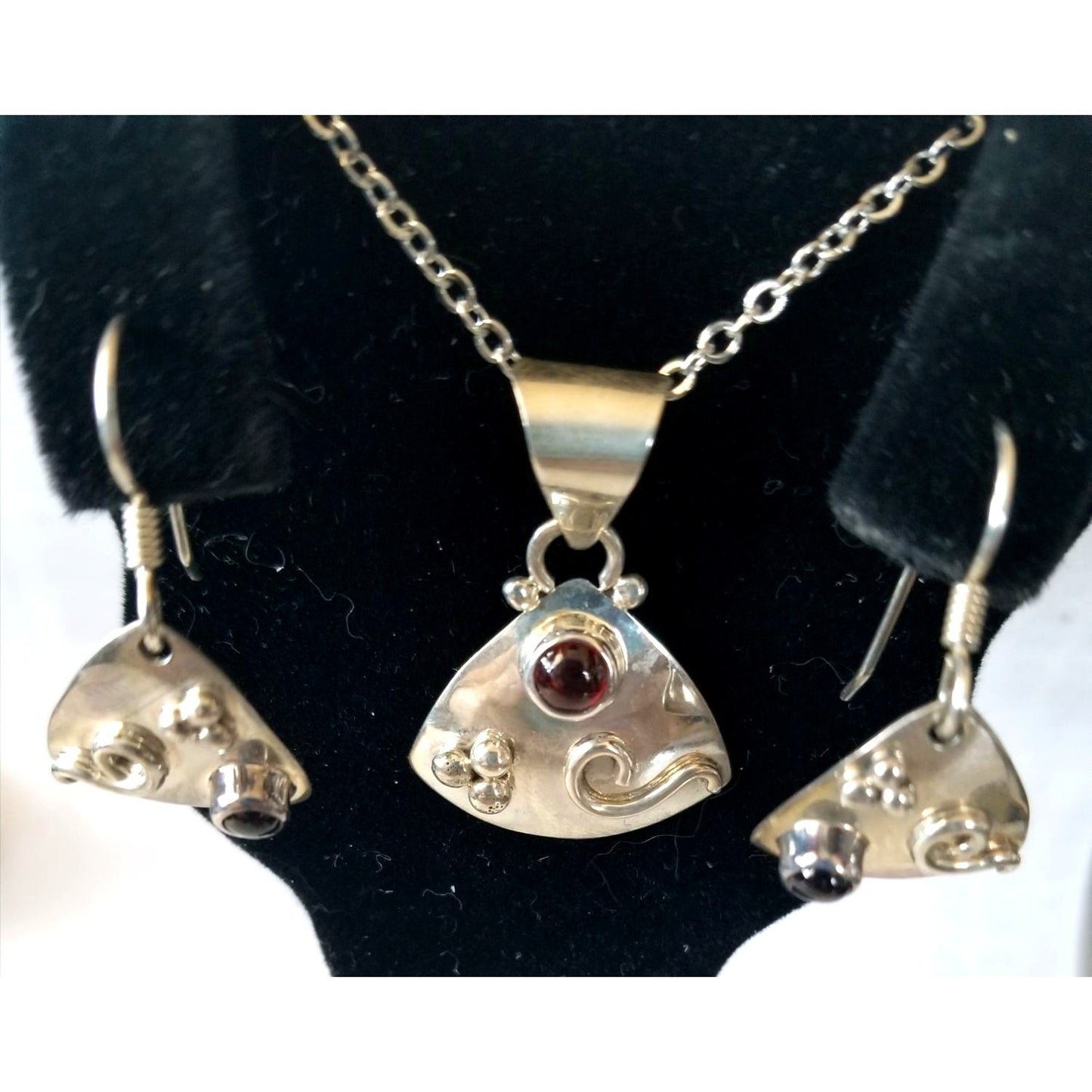 3 Pcs Garnet Earrings Necklace Silver  9.6 gr 48 ct 3.5 x 3 cm 1.5 cm  x 2 cm  18" chain