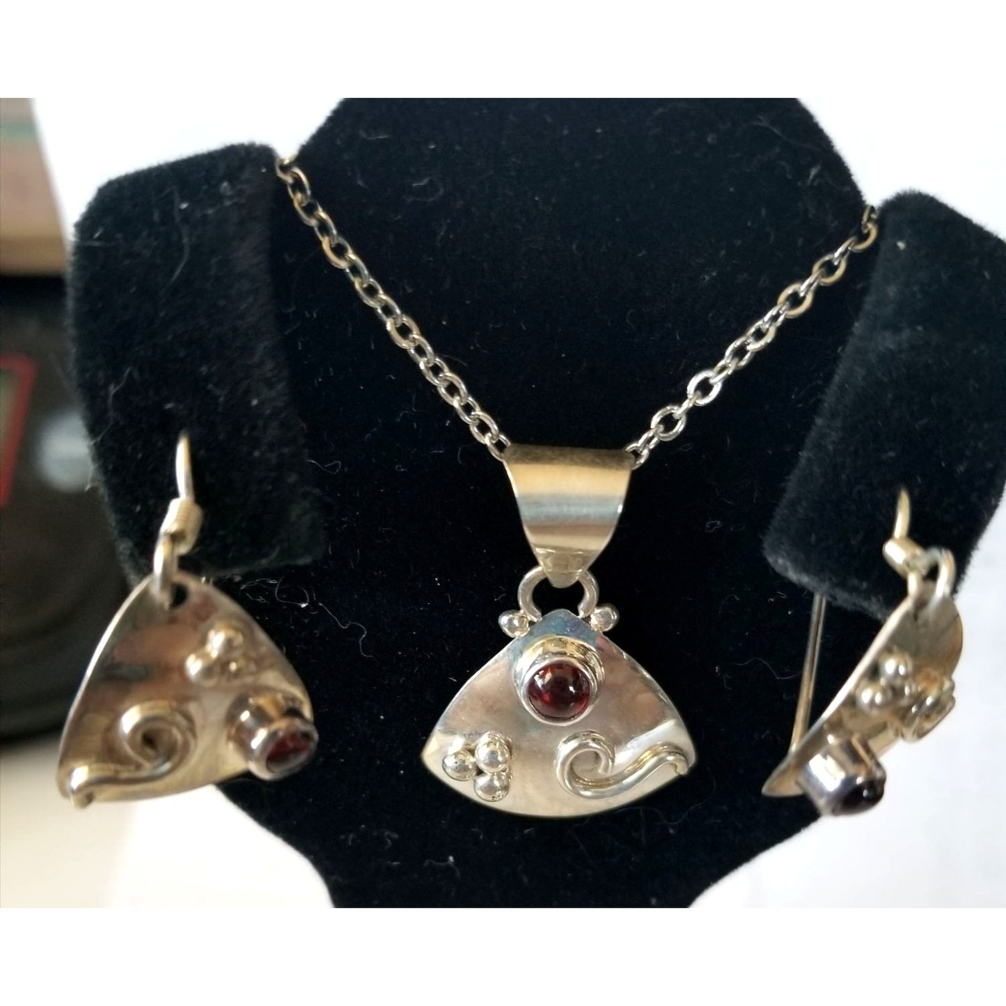 3 Pcs Garnet Earrings Necklace Silver  9.6 gr 48 ct 3.5 x 3 cm 1.5 cm  x 2 cm  18" chain
