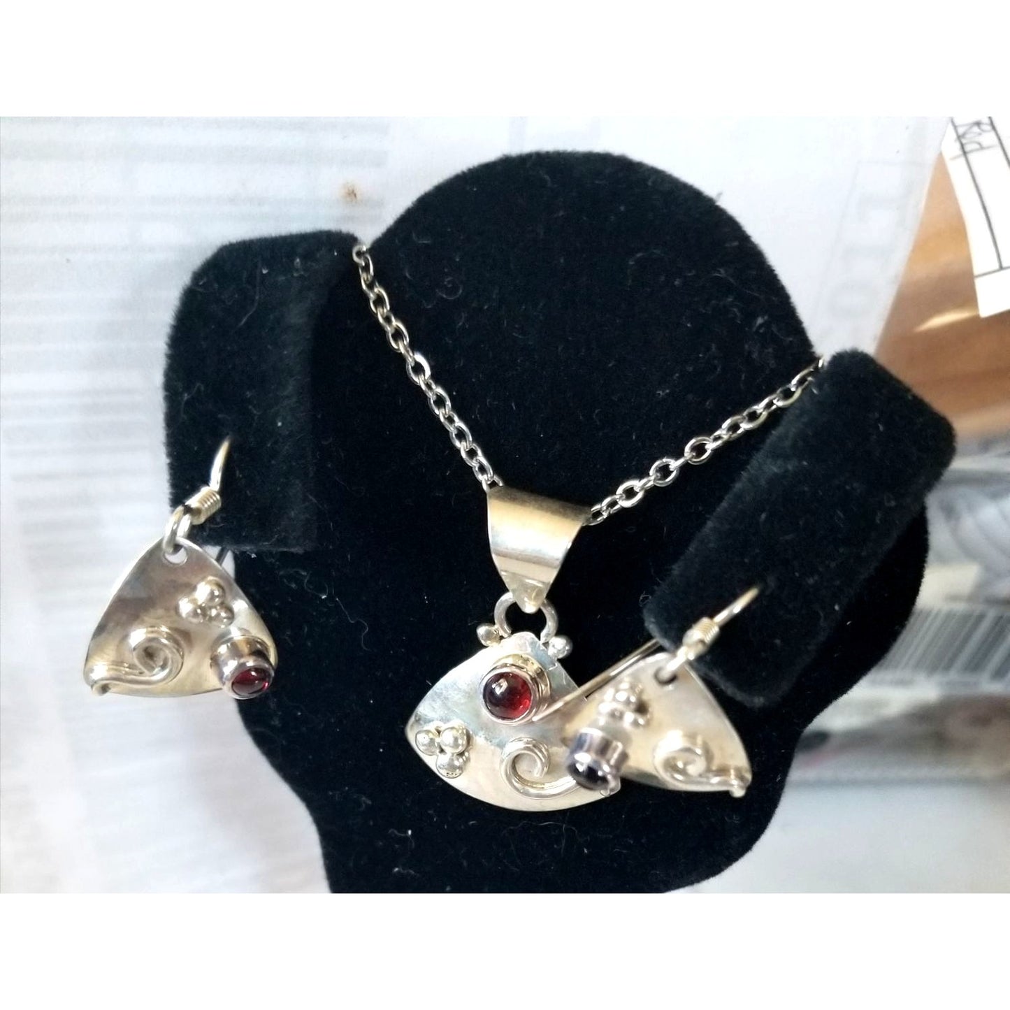3 Pcs Garnet Earrings Necklace Silver  9.6 gr 48 ct 3.5 x 3 cm 1.5 cm  x 2 cm  18" chain