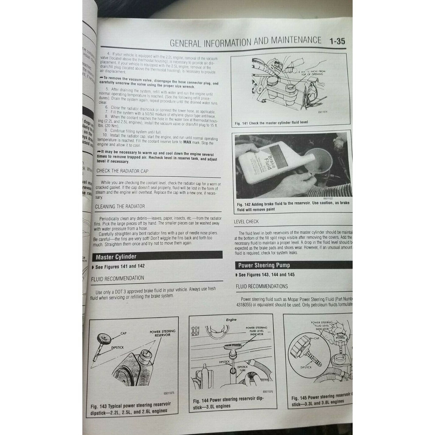 Book 1984 - 95  Chilton's Chrysler Caravan Voyager Town & Country  Repair Manual