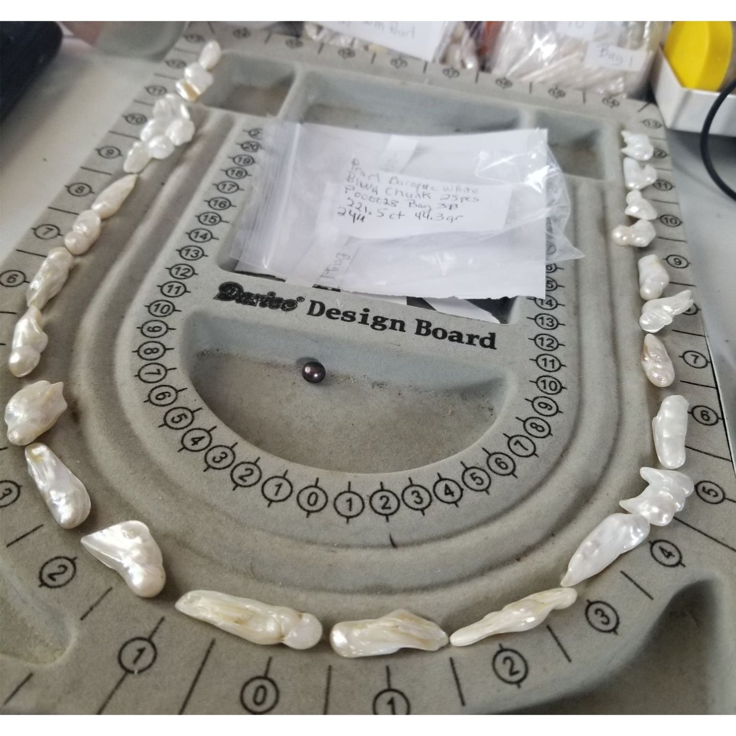 Loose Pearl White Biwa Stick Pearl Bag 3B  Braque 24 "  Chunk  25 Pcs 221.5 ct  44 gr  1 cm  x 0.5 cm